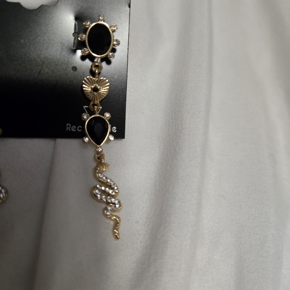 Guess long earrings - Picture 3 of 5